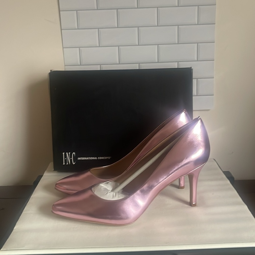 I.N.C.  International Concepts Zitah Mid Heel Pump.  Color: Pink   Size 9.5.